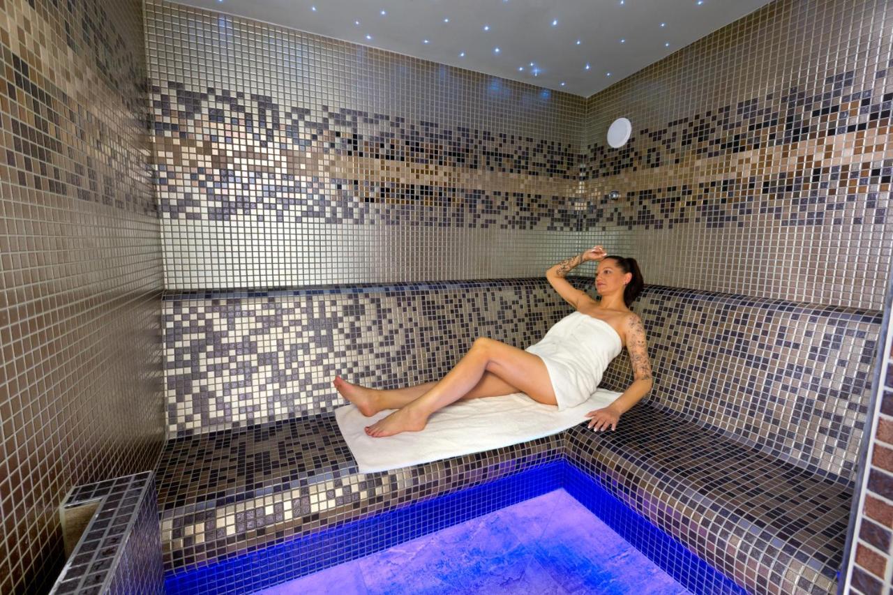 Ala Hotel ビストジツェ・ナド・ペルンシュテイネン エクステリア 写真