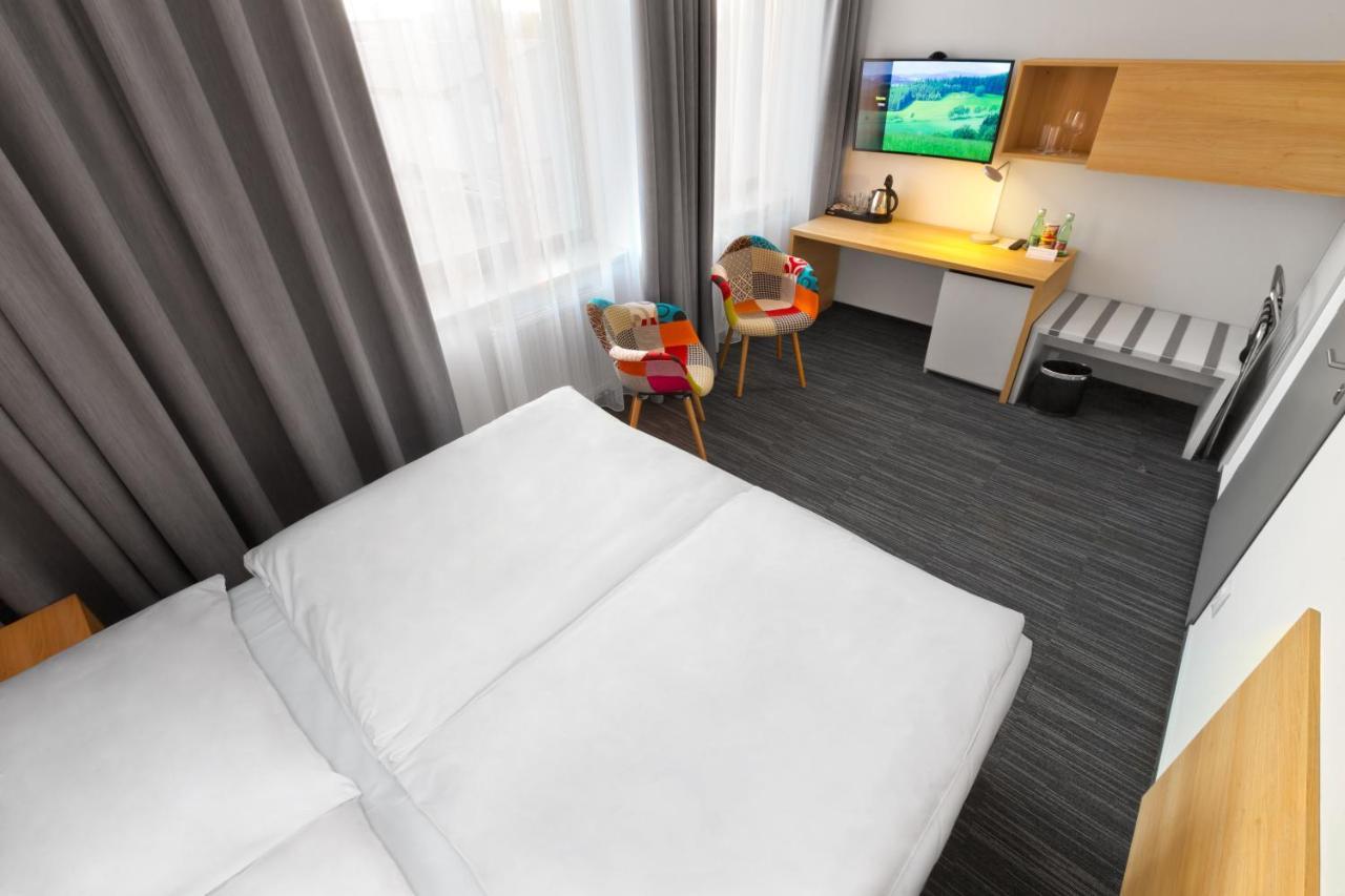 Ala Hotel ビストジツェ・ナド・ペルンシュテイネン エクステリア 写真